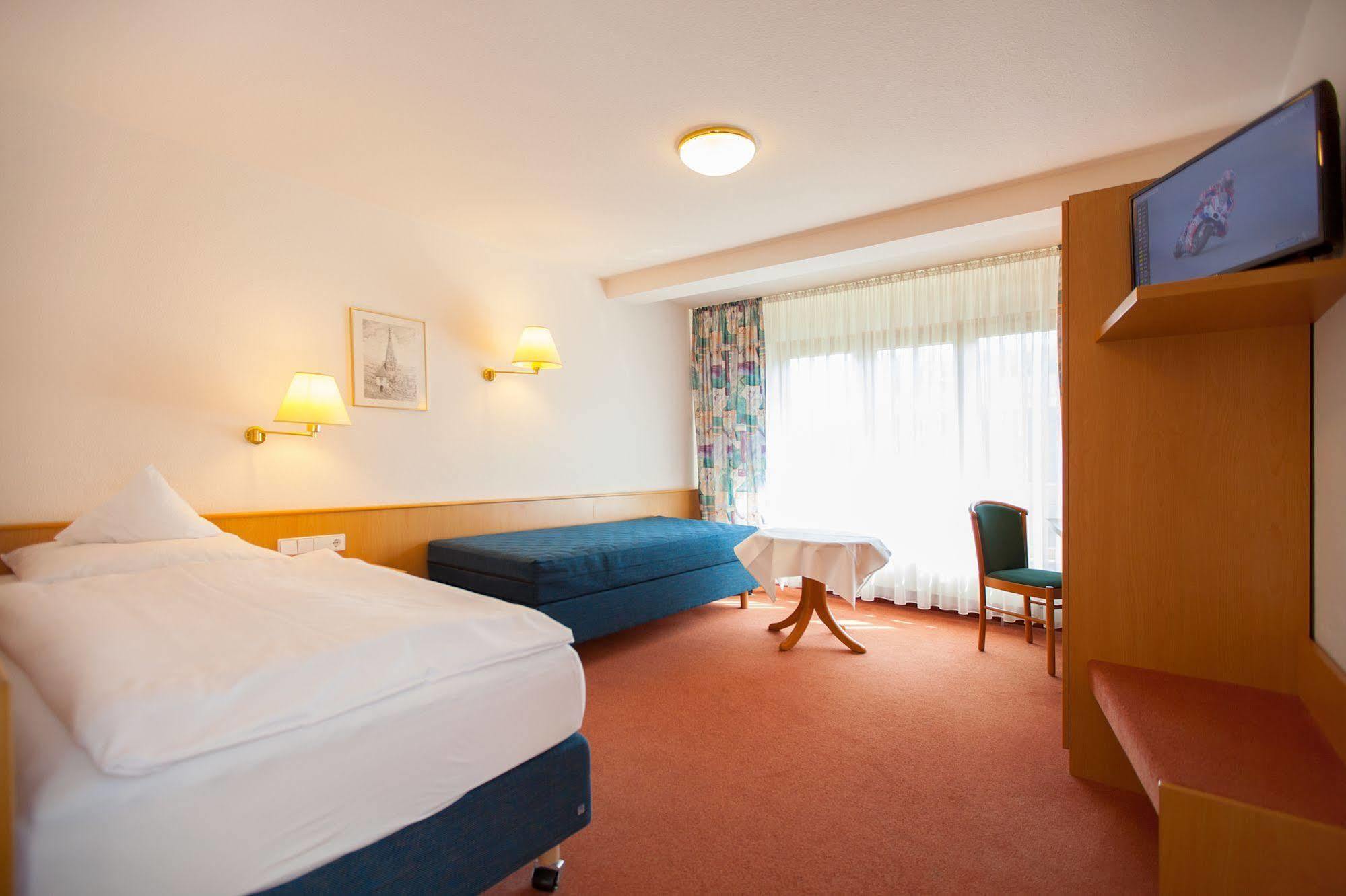Hotel Lamm Ostfildern Exterior photo